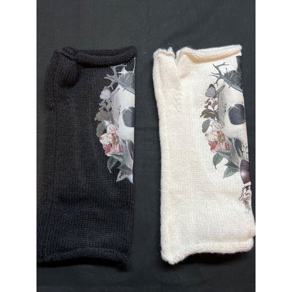 Fingerless Skull Print Gloves Black & White One-Size Knit Gothic Style Wrist War - Picture 3 of 6